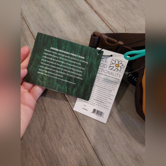 NWT! Sherpani Hyk Hip Pack/Cross Body, Sundial (Golden Yellow), RFID Blocking - Picture 6 of 8